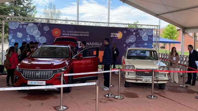 TOGG ve Devrim yan yana