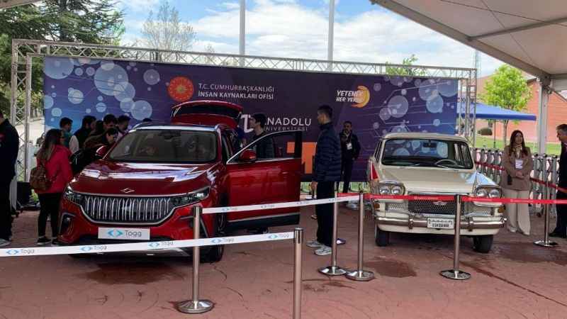 TOGG ve Devrim yan yana