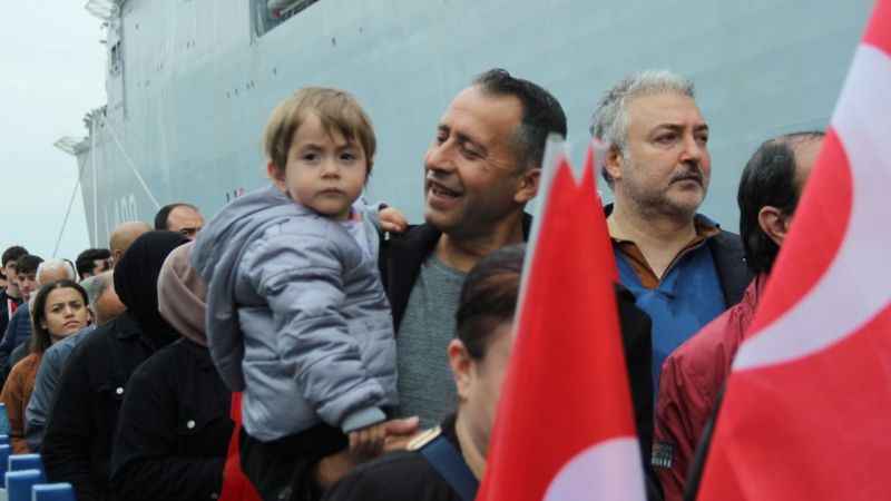 TCG Anadolu İzmir'de ziyaretçi akınına uğruyor