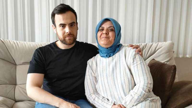 Oğluna doğum günü hediyesi olarak böbreğini verdi
