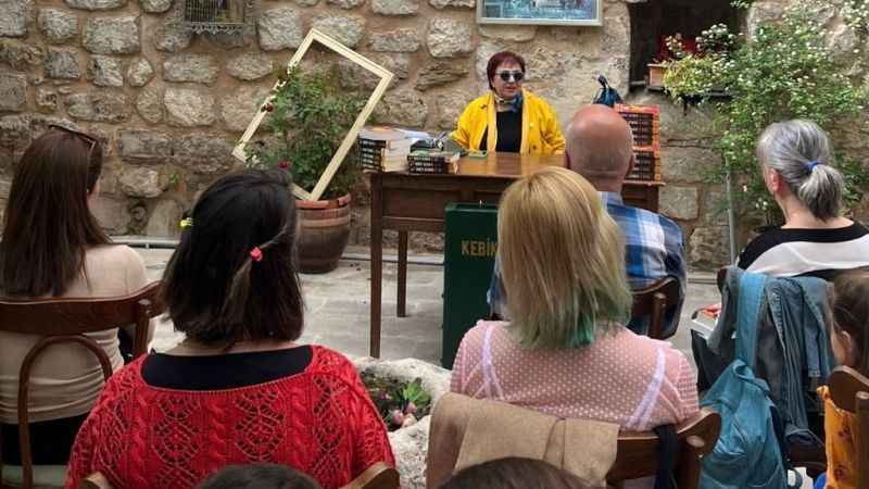 Buket Uzuner yeni romanını tanıttı