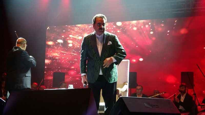 30 yıl aradan sonra Mersin'de sahne aldı