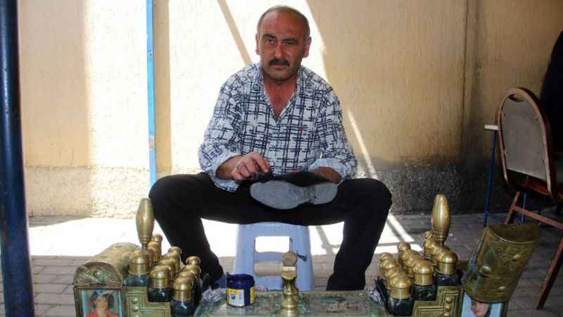 Ayakkabı boyacısı ressamlıkta da iddialı