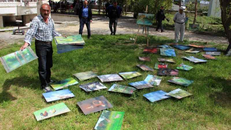 Ayakkabı boyacısı ressamlıkta da iddialı