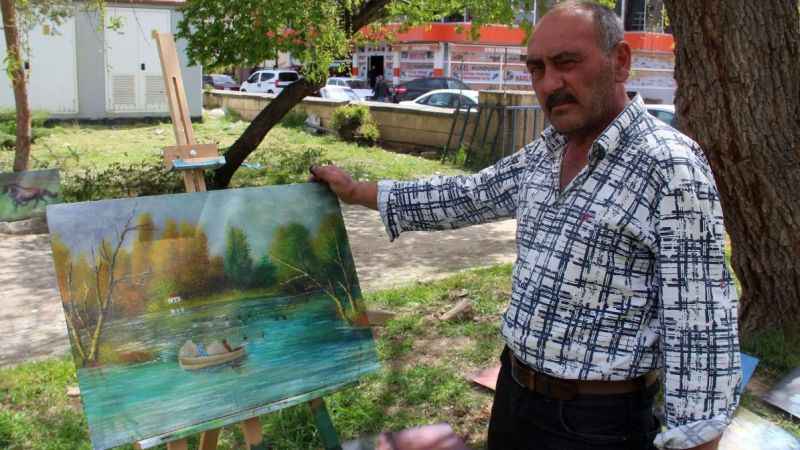 Ayakkabı boyacısı ressamlıkta da iddialı