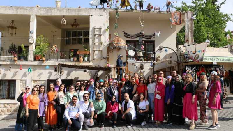 Hemşireler Mardin gezisiyle moral buldu