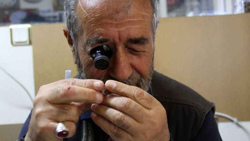 49 yıldır zamana ayar veriyor