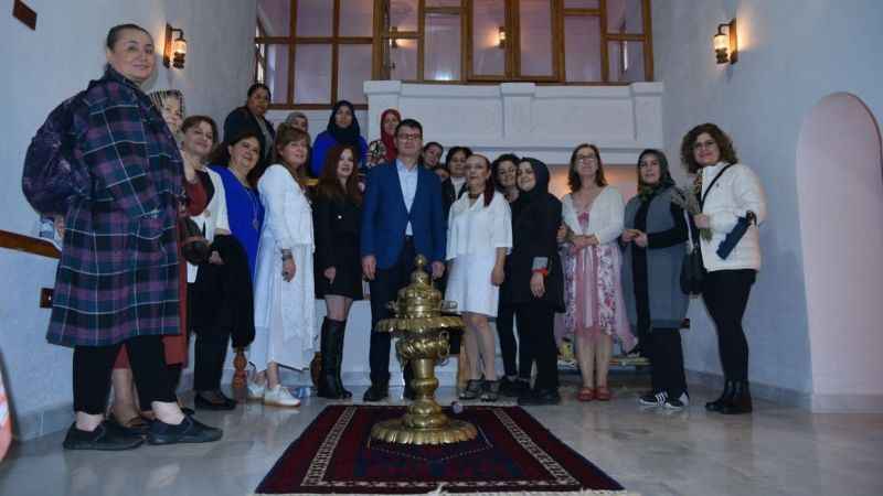 Hamamda sergi olur mu demeyin!