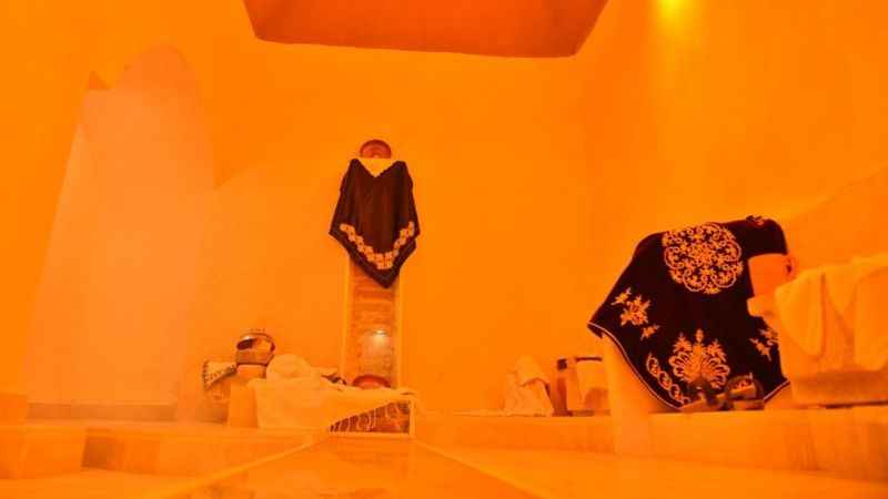 Hamamda sergi olur mu demeyin!