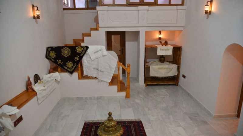 Hamamda sergi olur mu demeyin!