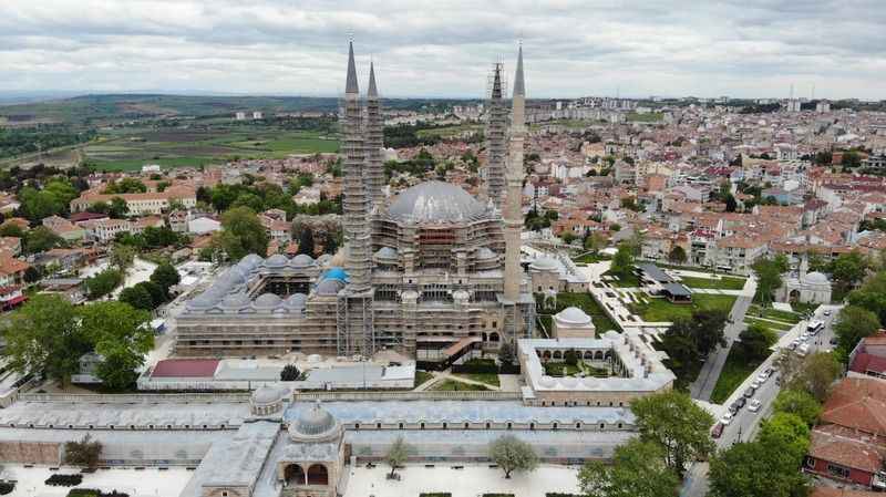 Selimiye Camii'ne dev kubbe alemi