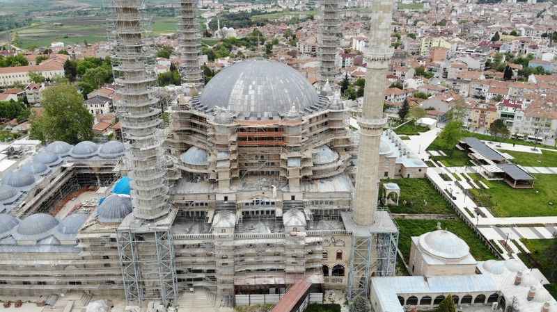 Selimiye Camii'ne dev kubbe alemi
