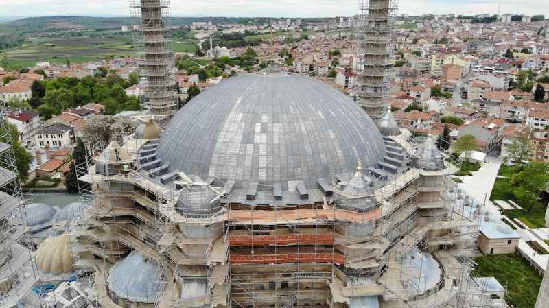 Selimiye Camii'ne dev kubbe alemi