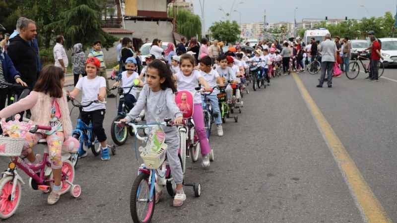 Çocuklar sağlık için pedal çevirdi