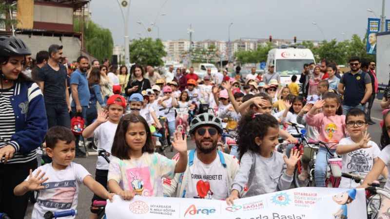 Çocuklar sağlık için pedal çevirdi