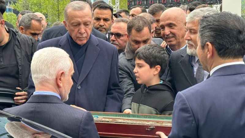 Ak sakallılardan Başkan Erdoğan’a hediye kılıç