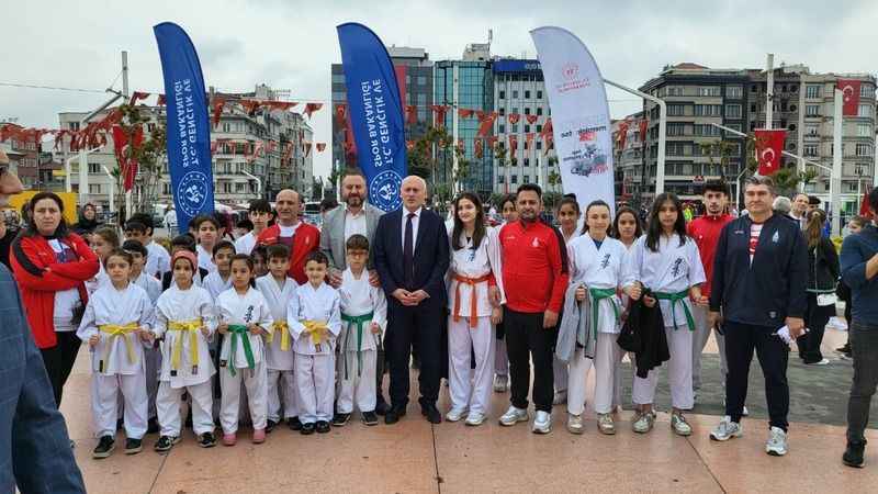 Taksim Meydanı’nda 19 Mayıs töreni