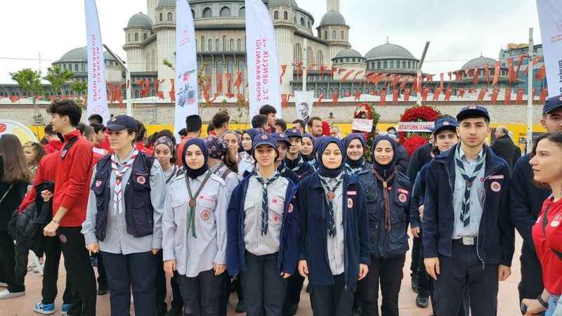 Taksim Meydanı’nda 19 Mayıs töreni