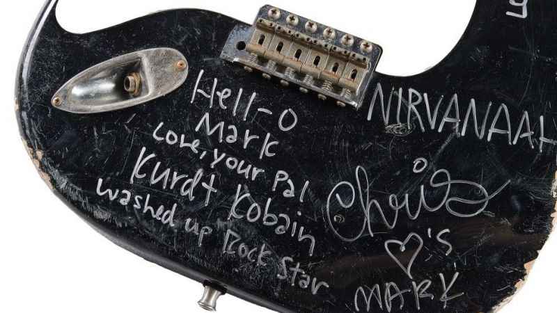Kurt Cobain’in parçaladığı gitara rekor fiyat