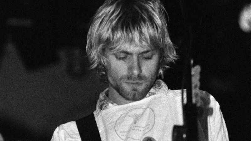 Kurt Cobain’in parçaladığı gitara rekor fiyat