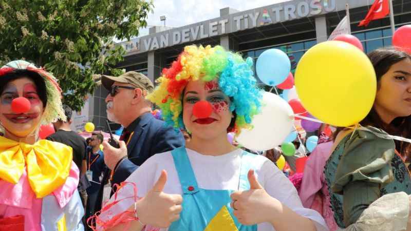 Akdamar Adası’nda ilk tiyatro gösterisi