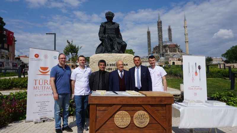 Selimiye'nin gölgesinde saray lezzetleri ikramı