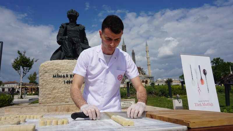 Selimiye'nin gölgesinde saray lezzetleri ikramı