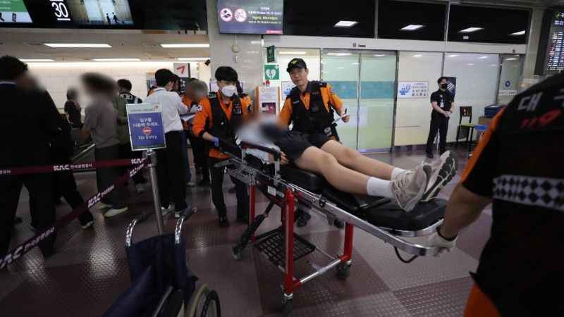 Uçağın acil çıkış kapısı açıldı: Korku dolu anlar yaşandı