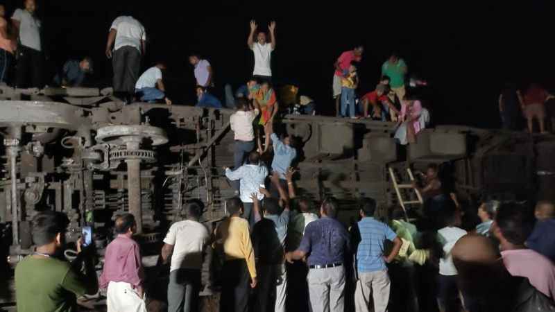 Hindistan’da tren kazası: 50 ölü