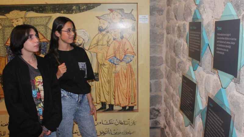 Depremzede öğrenciler Kayseri’yi gezdi