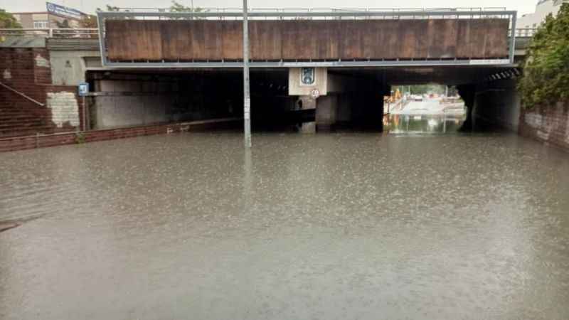 Başkent'te sağanak sonrası alt geçitler göle döndü