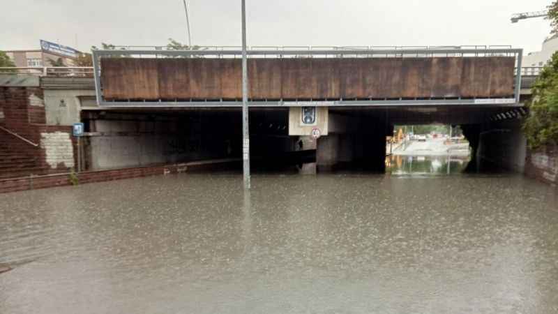 Başkentte altgeçitler su doldu