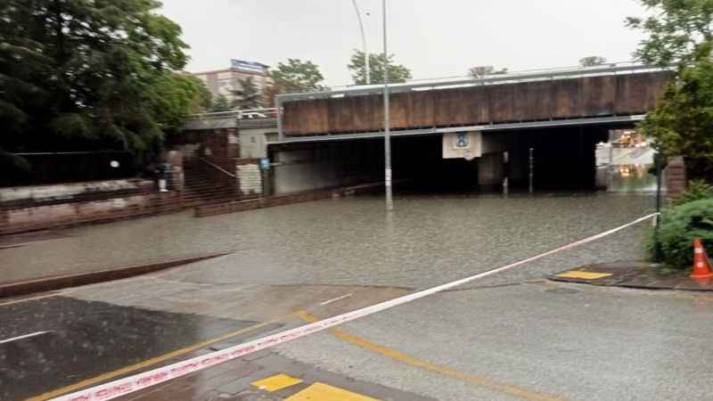 Başkentte altgeçitler su doldu