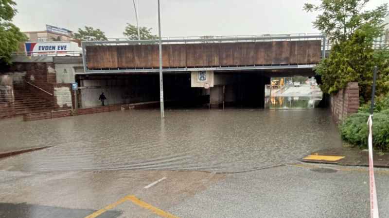 Başkentte altgeçitler su doldu