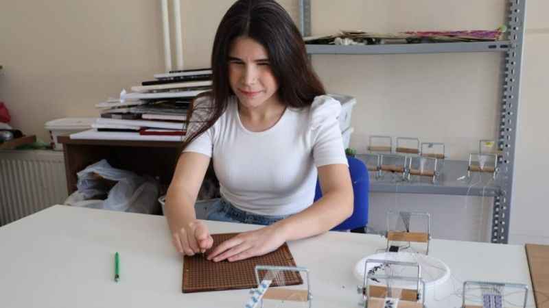 Görme engelli takı tasarımcısından muhteşem eserler