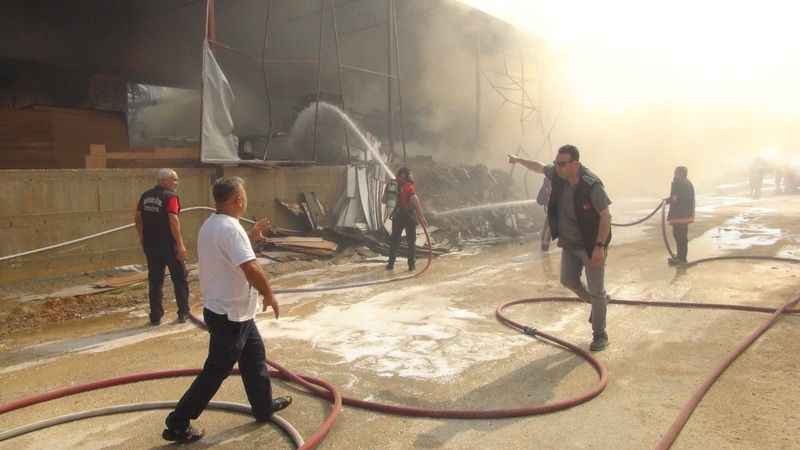 30 kişinin çalıştığı fabrika küle döndü