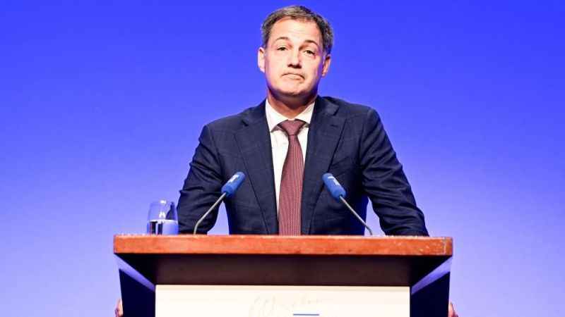 Belçika Başbakanı bisikletten düştü bilinç kaybı yaşadı