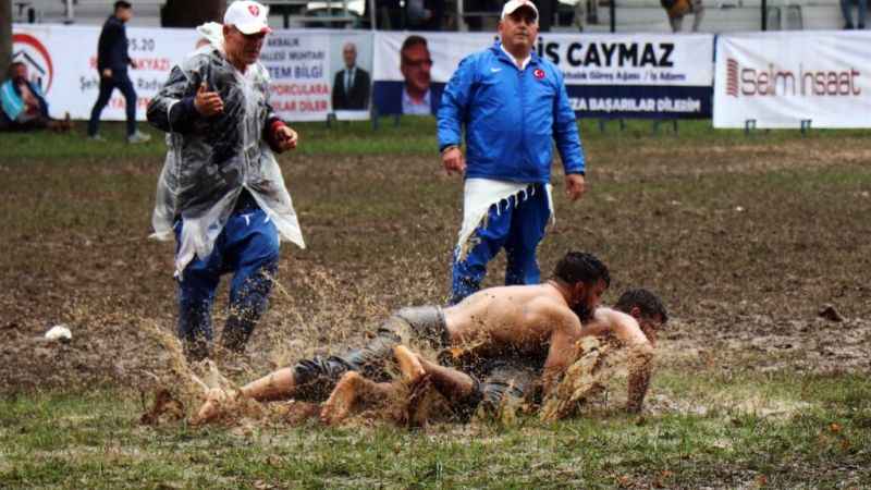 Akyazı'da başpehlivan Serdar Yıldırım oldu