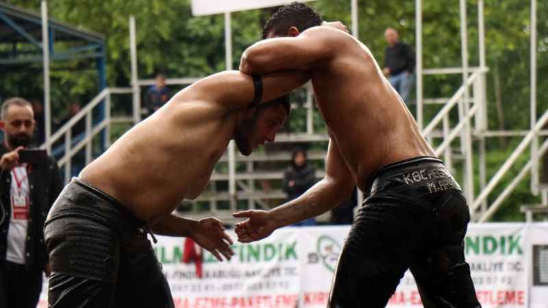 Akyazı'da başpehlivan Serdar Yıldırım oldu