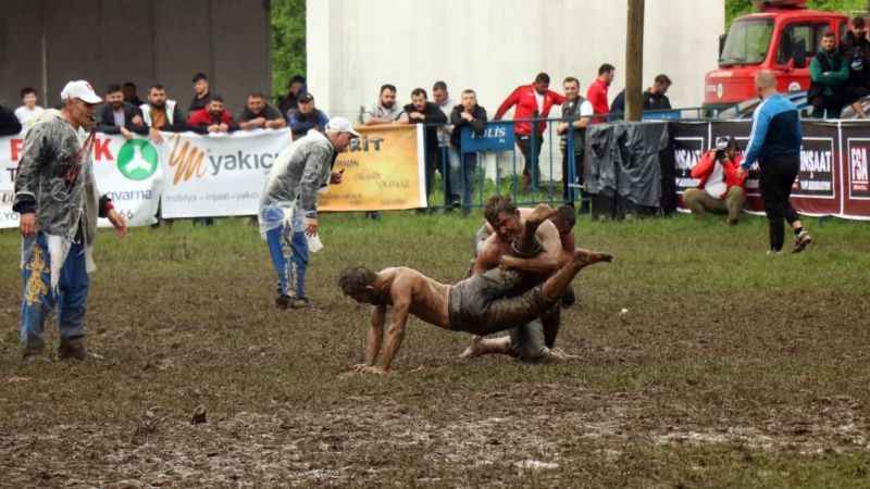 Akyazı'da başpehlivan Serdar Yıldırım oldu