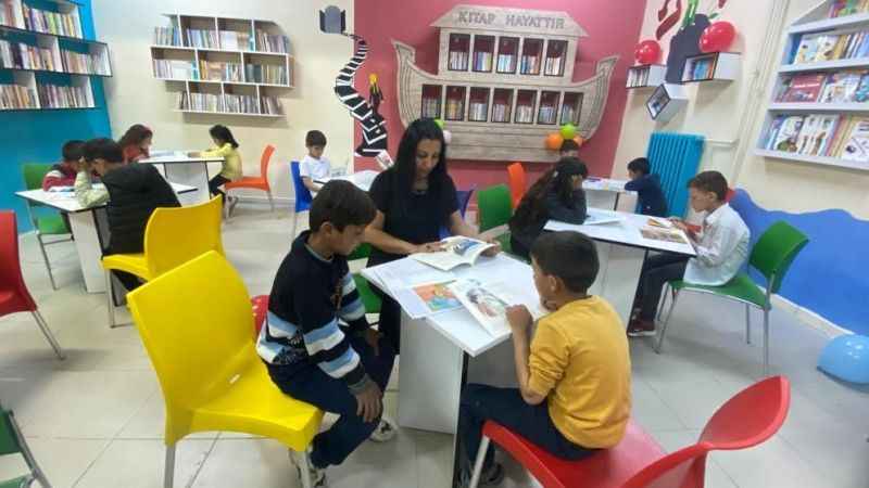 Okullara 7 yılda 14 kütüphane kazandırdı