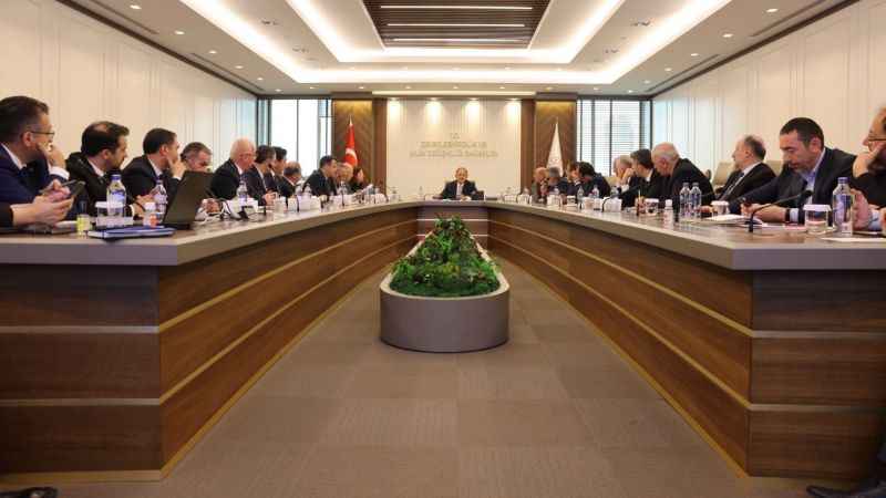 Bakan Özhaseki, bakanlık bürokratlarıyla ilk toplantısını gerçekleştirdi