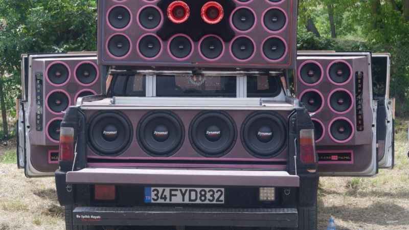 250 bin liralık araca 1,5 milyonluk ses sistemi döşetti