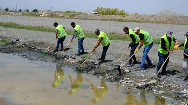 Van Gölü sahilinde çevre temizliği