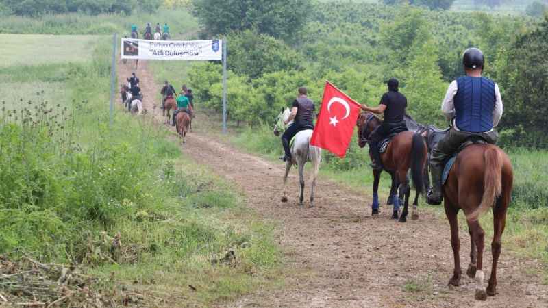 At sırtında Evliya Çelebi'nin izinde
