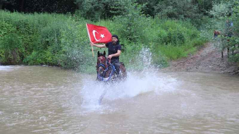 At sırtında Evliya Çelebi'nin izinde