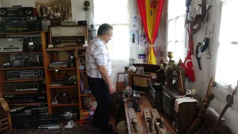 20 yılda topladığı eşyalarla evini müzeye çevirdi