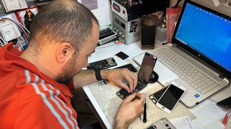 Sıfır telefon alamayanlar tamircilere koşuyor