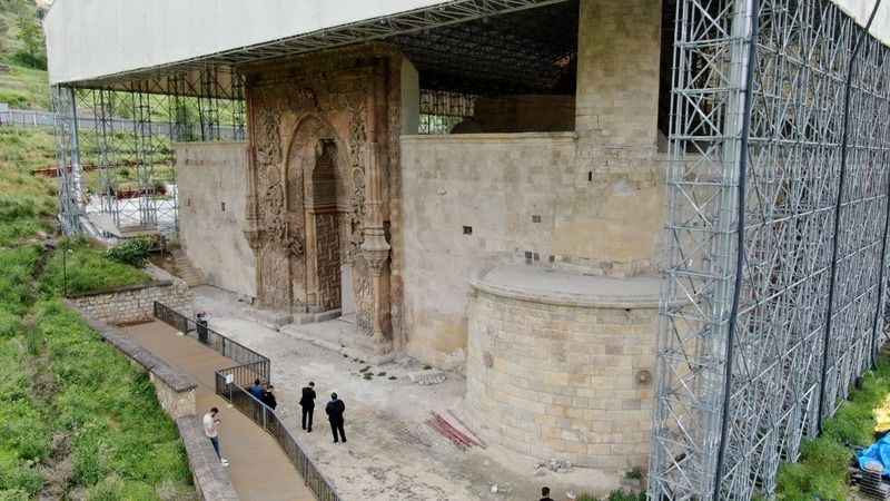 Divriği Ulu Cami'de yenileme çalışmaları sürüyor