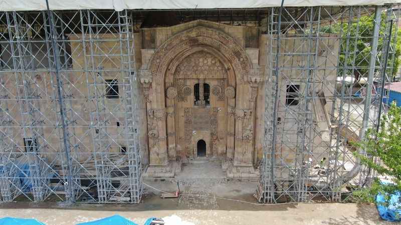 Divriği Ulu Cami'de yenileme çalışmaları sürüyor